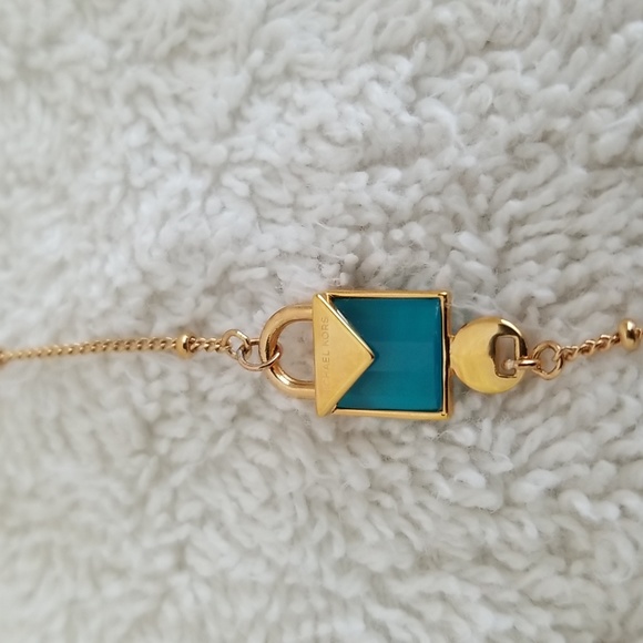 New Michael Kors Mercer Rose Gold Padlock Bracelet - Picture 4 of 8